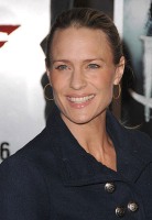 También se menciona a Robin Wright Penn como otra de las figuras en el festival